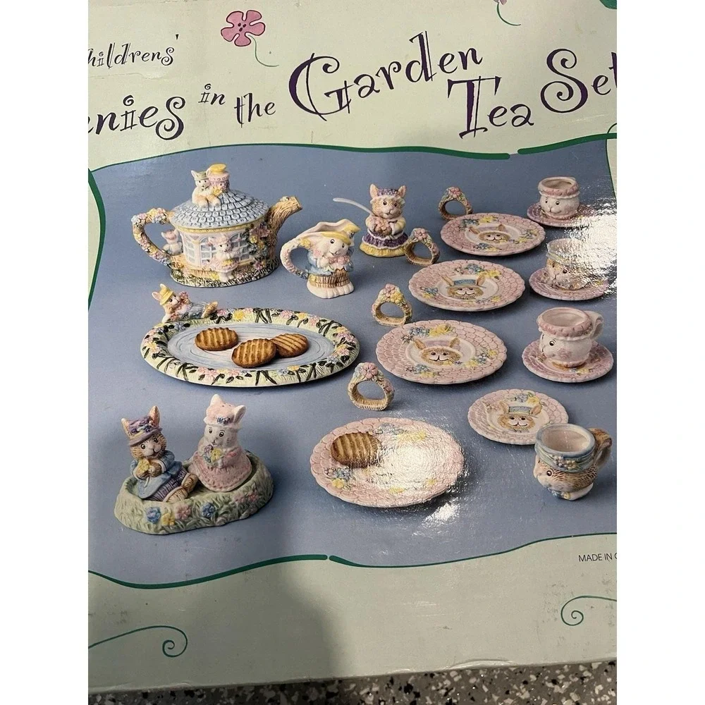 1994 Bunnies in the Garden 23 piece Children's Tea Set